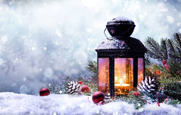 Красивый фонарь со свечой и елочной веткой, шаблон 