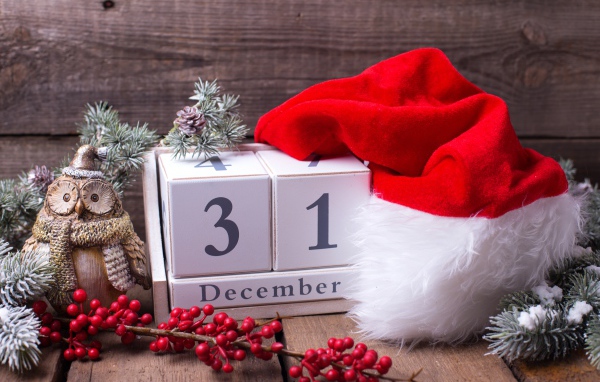 Кубики, новогодняя шапка и украшения на праздник 