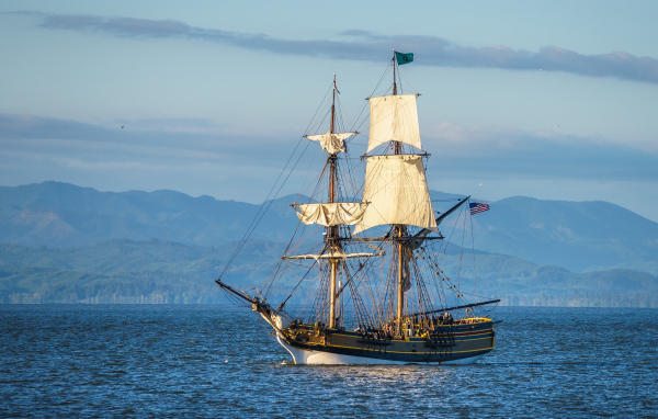 Американское парусное судно в заливе