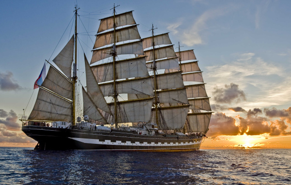 Красивый четырёхмачтовый барк 