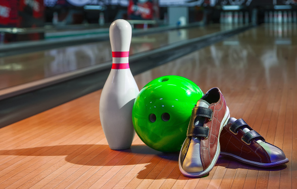 Обувь для боулинга, шар и кегля 