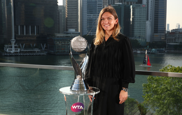 Теннисистка Симона Халеп с наградой