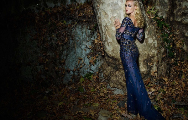 Актриса Ивонн Страховски в красивом платье