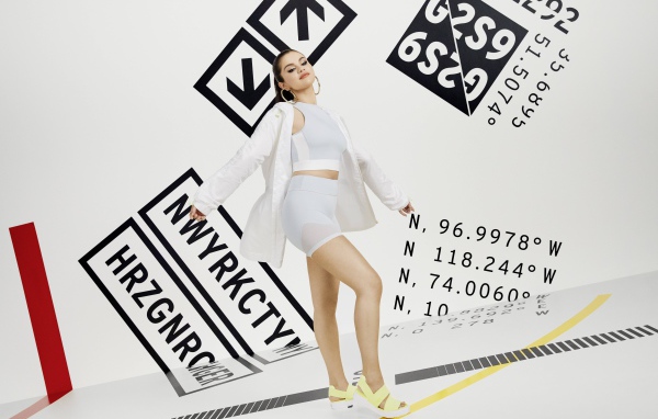 Красивая спортивная девушка, актриса Селена Гомез