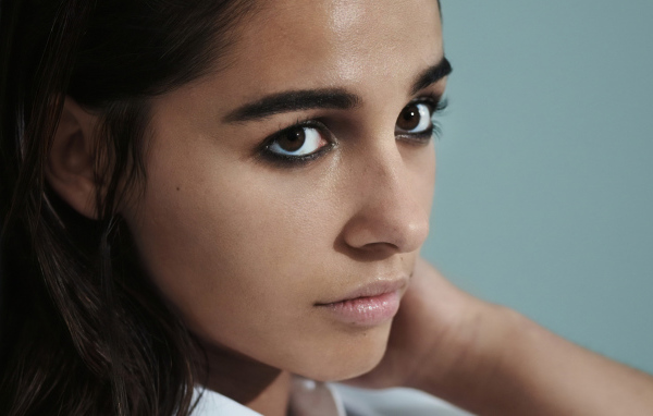 Красивые карие глаза актрисы Наоми Скотт 