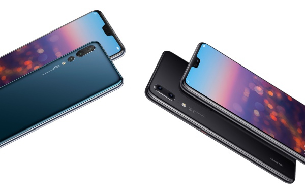Красивые тонкие смартфоны Huawei P20 Pro на белом фоне