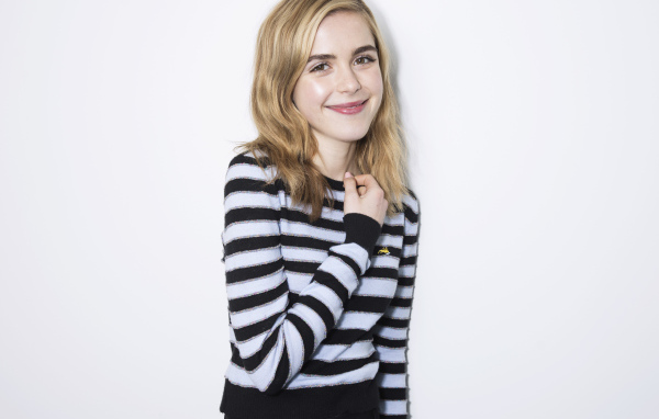 Красивая улыбающаяся девушка, актриса Кирнан Шипка