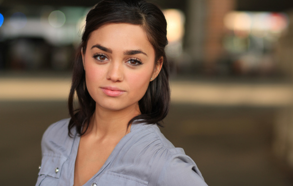 Индийская актриса Шази Раджа с карими глазами 