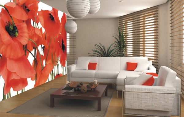 Гостиная комната с диваном и картиной с маками на стене 