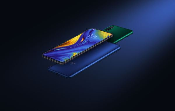Новый безрамочный смартфон слайдер Xiaomi Mi Mix 3 на синем фоне