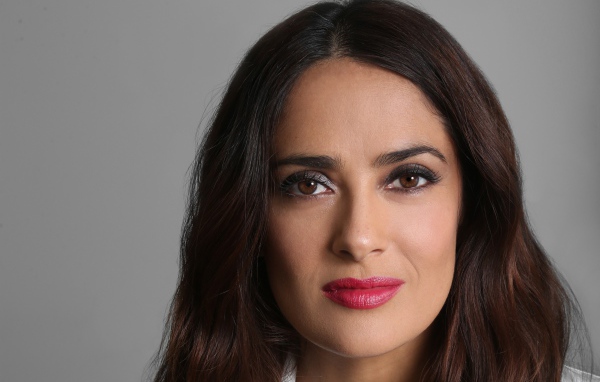 Популярная актриса Сальма Хайек лицо крупным планом