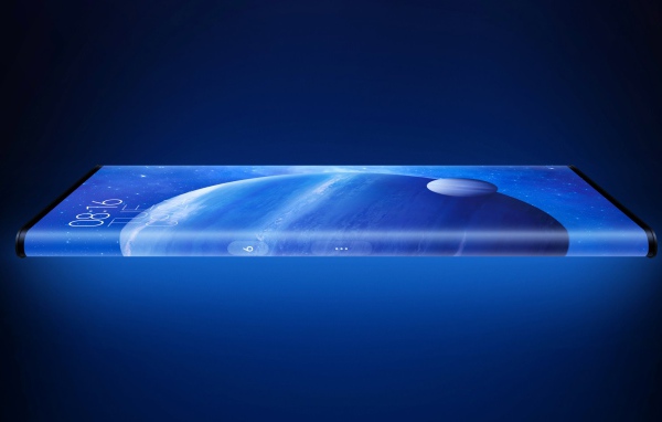 Тонкий смартфон Xiaomi Mi Mix Alpha на синем фоне