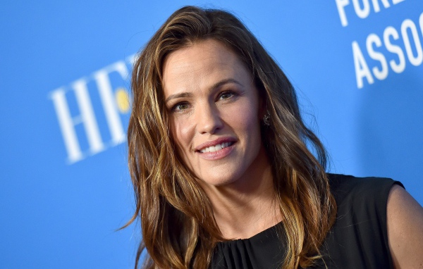 Улыбающаяся актриса Дженнифер Гарнер