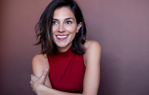 Улыбающаяся актриса Мелани Миничино