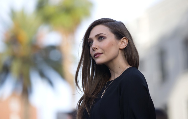 Нежная красивая девушка, актриса Элизабет Олсен