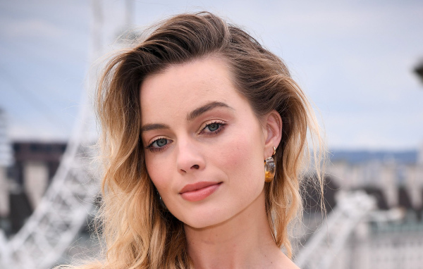 Лицо актрисы Марго Робби крупным планом