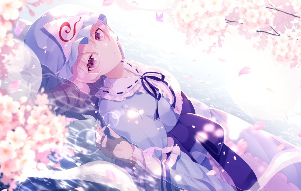 Девушка аниме на фоне белых цветов 