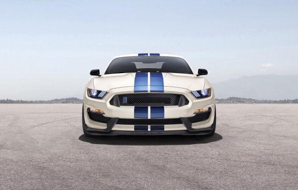 Автомобиль Shelby GT350, 2020 года вид спереди