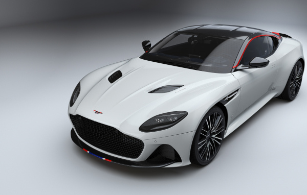 Белый автомобиль Aston Martin DBS Superleggera Concorde Edition 2019