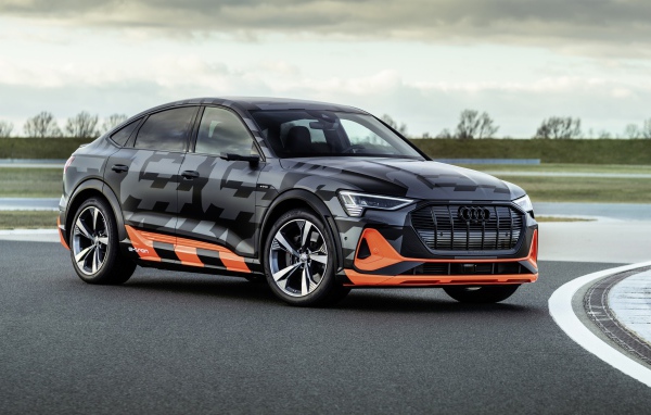 Спортивный автомобиль Audi E-Tron S Sportback Prototype 2020 года