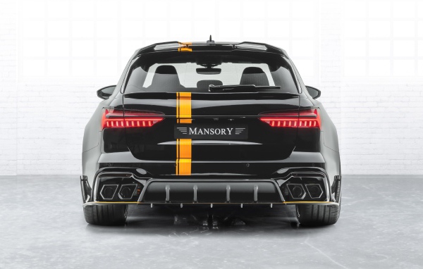 Автомобиль Mansory Audi RS 6 Avant 2020 года вид сзади на белом фоне