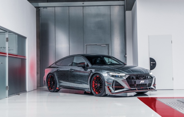 Стильный автомобиль ABT RS7-R 2020 года в гараже 
