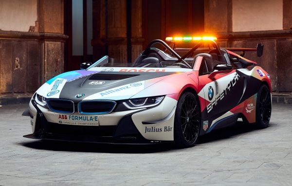 Гоночный автомобиль BMW I8 Roadster 