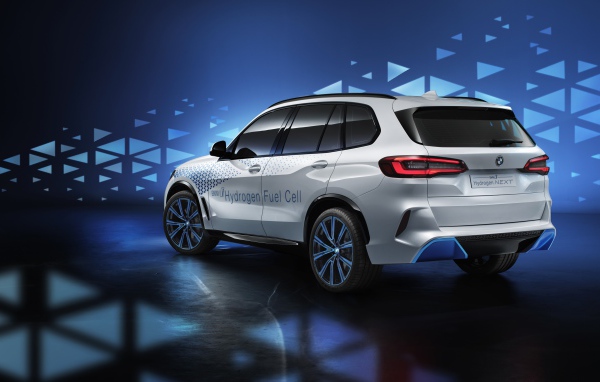 Внедорожник BMW I Hydrogen NEXT 2019 года вид сзади