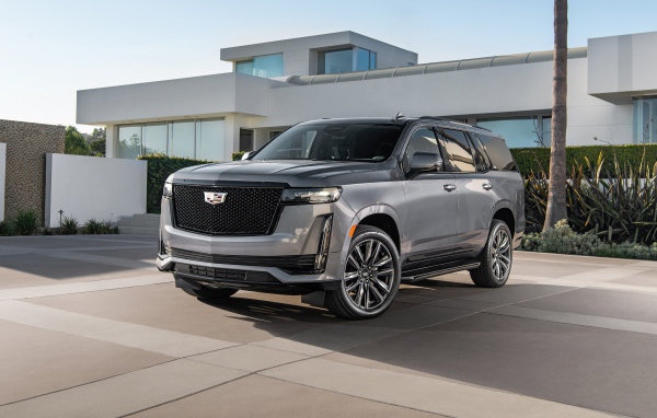 Большой внедорожник Cadillac Escalade Platinum Sport 2021 года