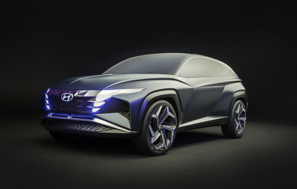 Серебристый автомобиль Hyundai Vision T Concept 2019 года