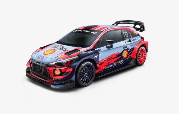 Спортивный Hyundai I20 Coupe WRC 2020 года на белом фоне