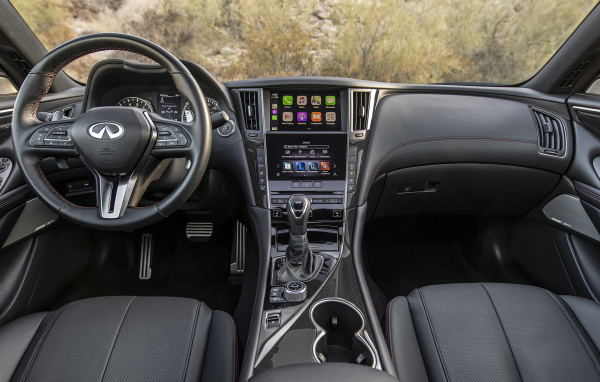 Черный кожаный салон автомобиля Infiniti Q60 Red Sport 400 AWD, 2021 года