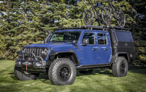 Внедорожник Jeep Gladiator, 2020 года в парке