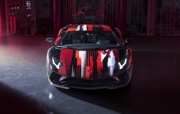 Спортивный автомобиль  Lamborghini Aventador S, 2021 года вид спереди