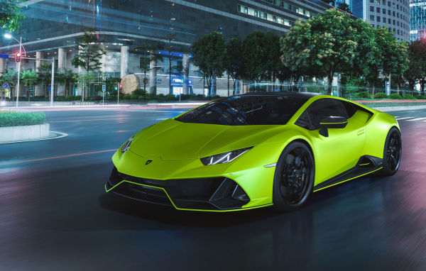 Автомобиль Lamborghini Huracán EVO 2021 года в городе