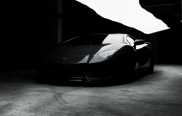 Черный автомобиль   Lamborghini Aventador