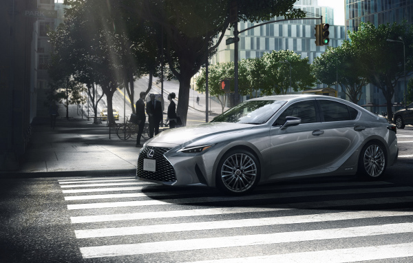 Автомобиль Lexus IS 300h 2021 года в городе