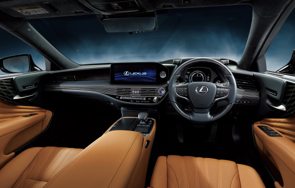 Салон автомобиля Lexus LS 500h 2021 года