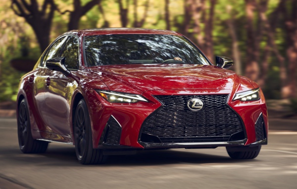 Красный автомобиль  Lexus IS 350 AWD F SPORT, 2021 года