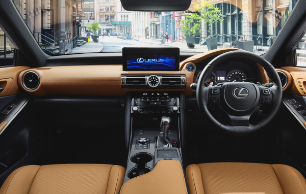 Салон автомобиля Lexus IS 300h 2021 года