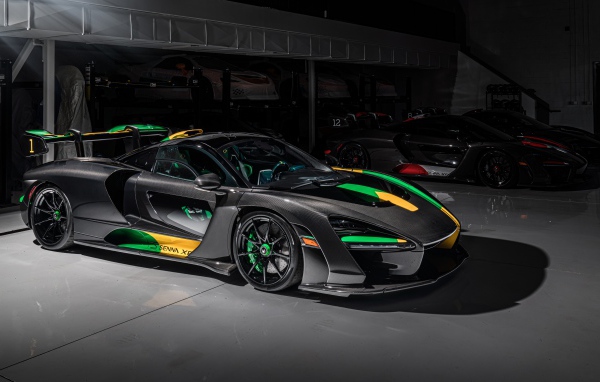 Спортивный автомобиль McLaren Senna XP, 2019 года в гараже