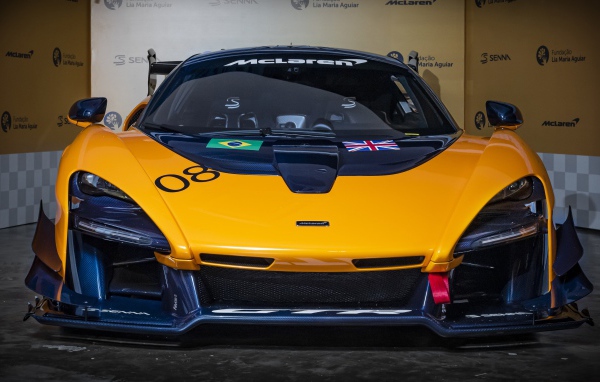 Спортивный автомобиль McLaren GTR 2020 года