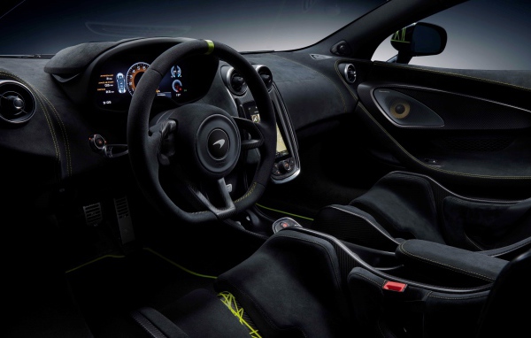Салон автомобиля McLaren MSO 600LT Spider Segestria Borealis 2020 года 