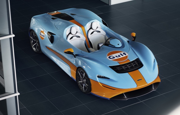 Спортивный автомобиль McLaren Elva Gulf Theme By MSO 2021 года вид сверху
