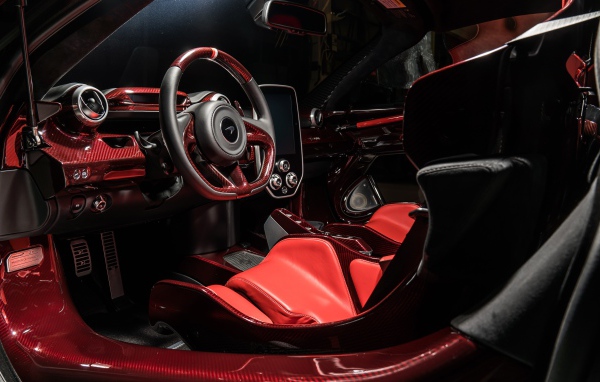 Красный кожаный салон McLaren Senna XP, 2019 года 