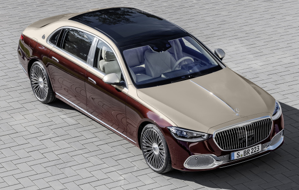 Дорогой автомобиль Mercedes-Maybach S 580,  2021 года вид сверху