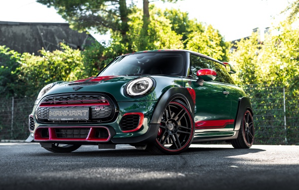 Зеленый автомобиль Manhart MINI GP F350 2020 года 