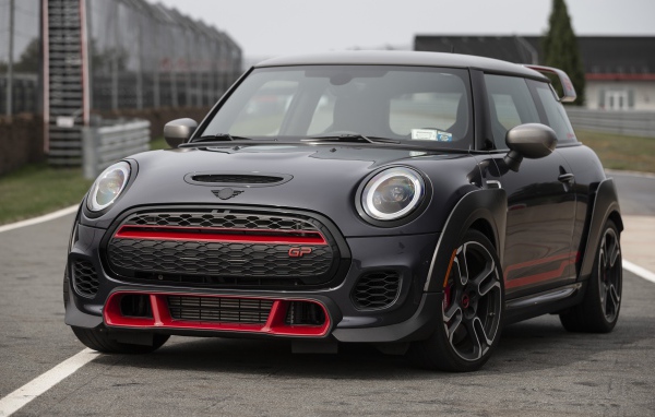 Черный автомобиль  MINI John Cooper Works GP, 2021 года 