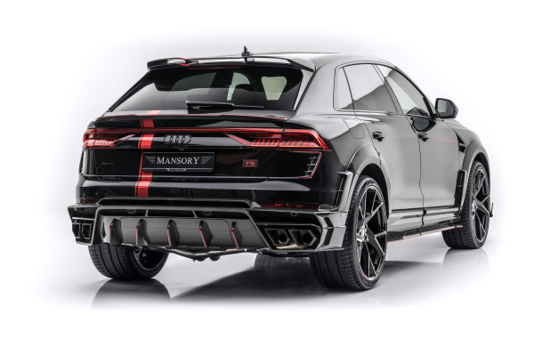 Черный кроссовер  Mansory Audi RS Q8 2020 года вид сзади на белом фоне