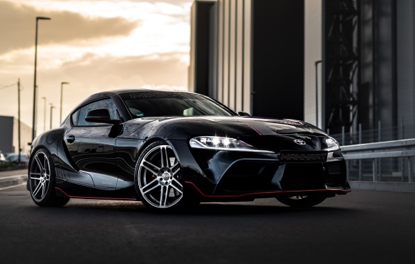 Черный автомобиль Manhart Supra GR 450 2020 года 
